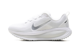Vomero 18 WMNS"White Photon Dust Summit White Metallic Silver" HM6804 104
