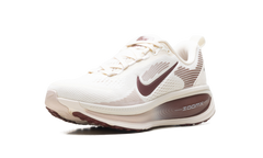 Vomero 18 WMNS"Pale Ivory Red Sepia Silt Red Dark Team Red" HM6804 108