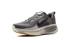 Vomero 18 "Medium Ash College Grey" HM6803 215