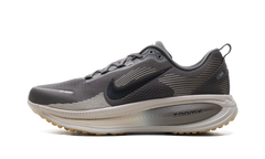 Vomero 18 "Medium Ash College Grey" HM6803 215